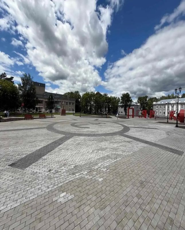 В Поярково завершили благоустройство площади Ленина В Поярково завершили благоустройство площади Ленина