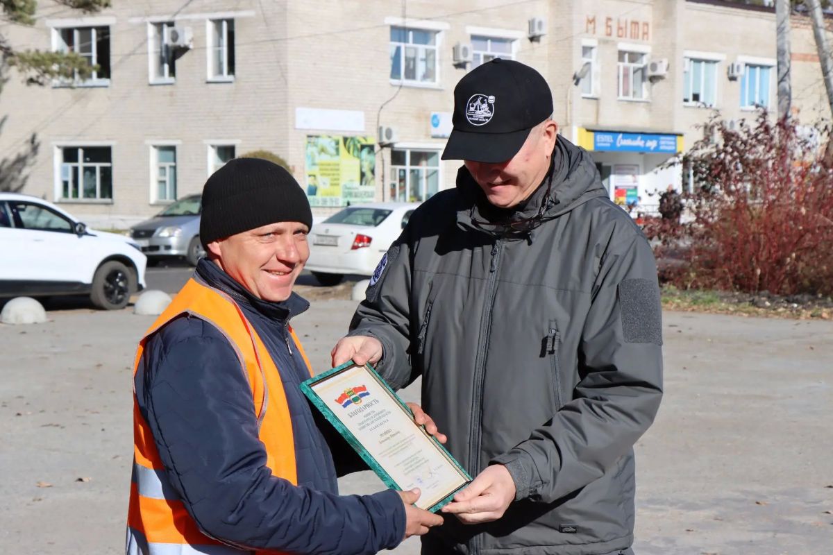 Трудятся, пока другие отдыхают Дорожников наградили в преддверии профессионального праздника Трудятся, пока другие отдыхают Дорожников наградили в преддверии профессионального праздника
