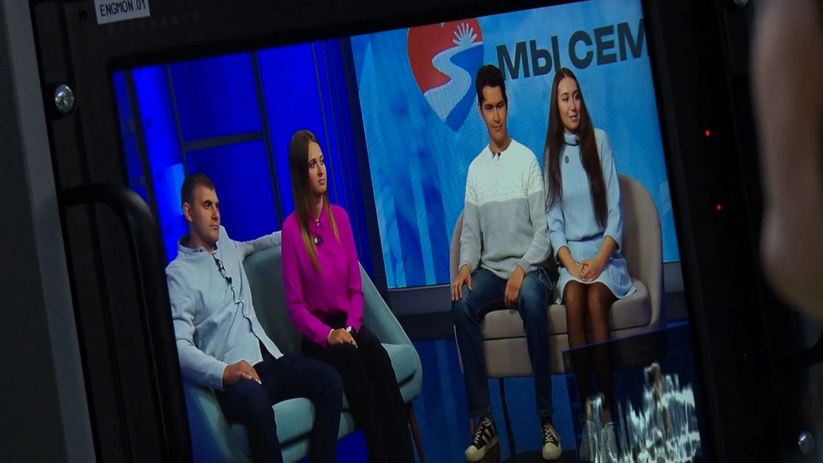 Мы — семья: пары, которые вместе со студенчества, поделились своими историями Мы — семья: пары, которые вместе со студенчества, поделились своими историями