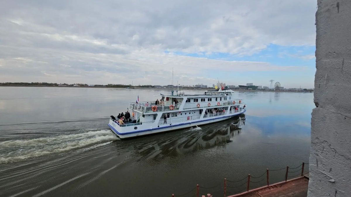 Международные теплоходы уходят на зимовку: на Амуре заканчивается летняя навигация