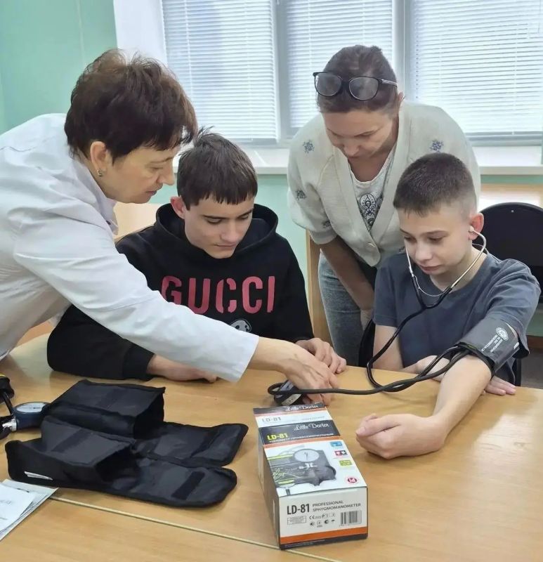 Сотни амурских школьников примерили на себя профессию медика