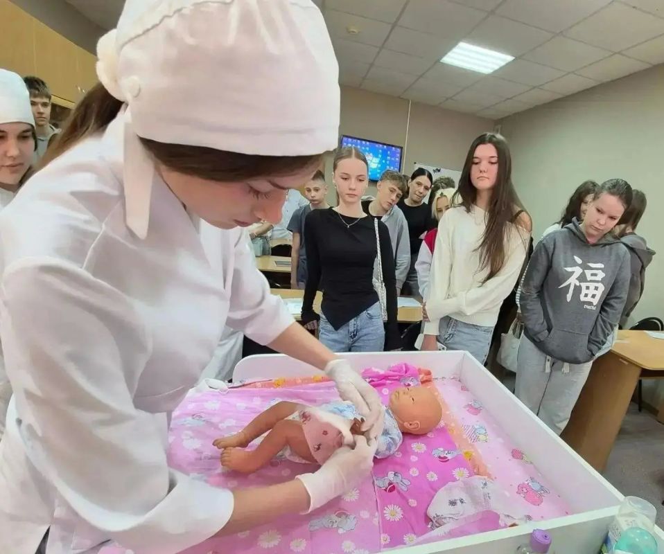 Сотни амурских школьников примерили на себя профессию медика Сотни амурских школьников примерили на себя профессию медика