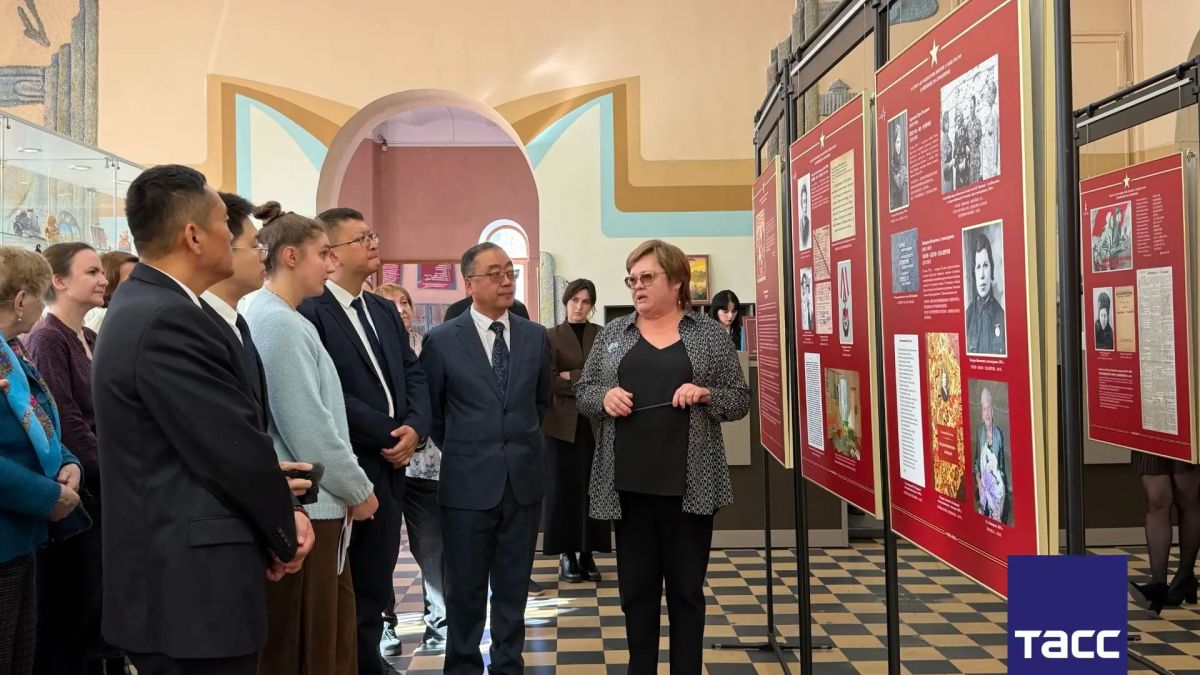 Более 100 документов и фотографий, посвященных роли женщин во Второй мировой войне, представили на международной выставке "От Бреста до Манчжурии: женские судьбы 1941-1945" в Благовещенске, передает корреспондент ТАСС Более 100 документов и фотографий, посвященных роли женщин во Второй мировой войне, представили на международной выставке "От Бреста до Манчжурии: женские судьбы 1941-1945" в Благовещенске, передает корреспондент ТАСС