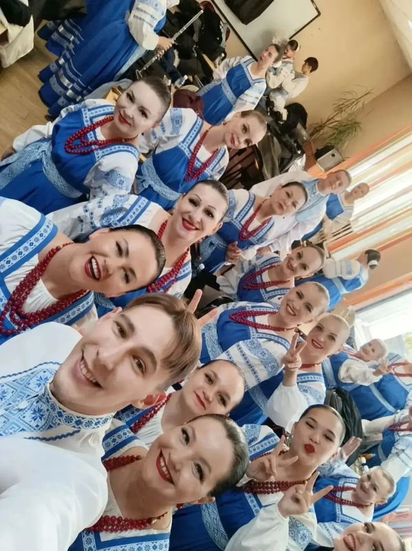 #ГОРДИМСЯ. Друзья, несколько минут назад стало известно! Амурский народный хор — лучший на Дальнем Востоке! (мы и так это знали, но теперь официально ) Наши! Из Амурского областного Дома народного творчества! Первое место... #ГОРДИМСЯ. Друзья, несколько минут назад стало известно! Амурский народный хор — лучший на Дальнем Востоке! (мы и так это знали, но теперь официально ) Наши! Из Амурского областного Дома народного творчества! Первое место...
