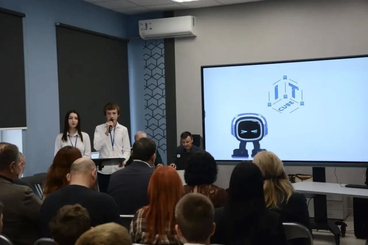 Василий Орлов: В Амвросиевке — нашей подшефной территории — появился первый «IT-куб» Василий Орлов: В Амвросиевке — нашей подшефной территории — появился первый «IT-куб»
