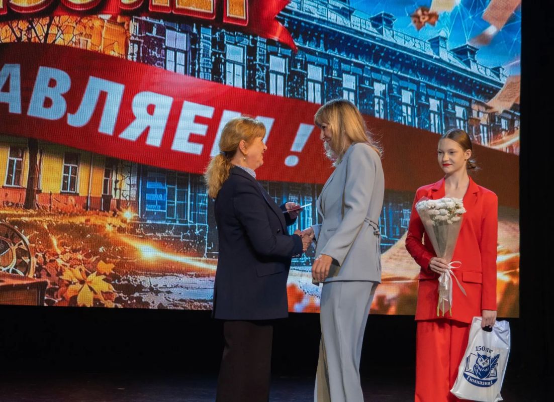 «Учителями славится Россия, ученики приносят славу ей»: Валентина Калита поздравила гимназию № 1 с юбилеем «Учителями славится Россия, ученики приносят славу ей»: Валентина Калита поздравила гимназию № 1 с юбилеем
