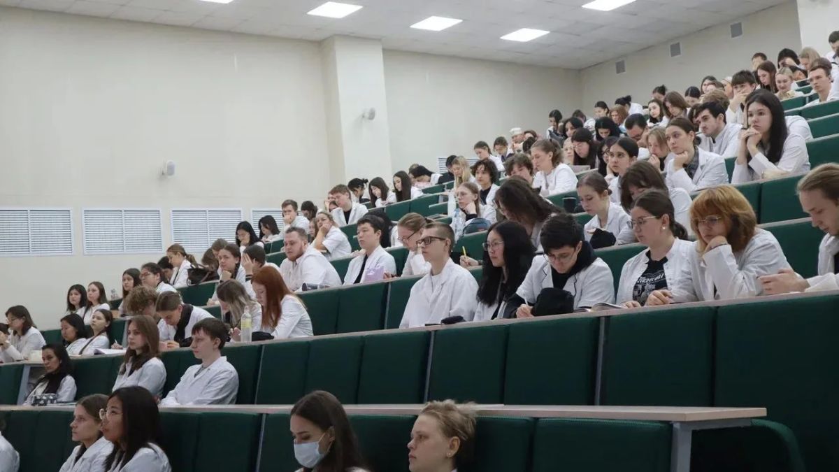Психологи МЧС России встретились с будущими врачами Психологи МЧС России встретились с будущими врачами