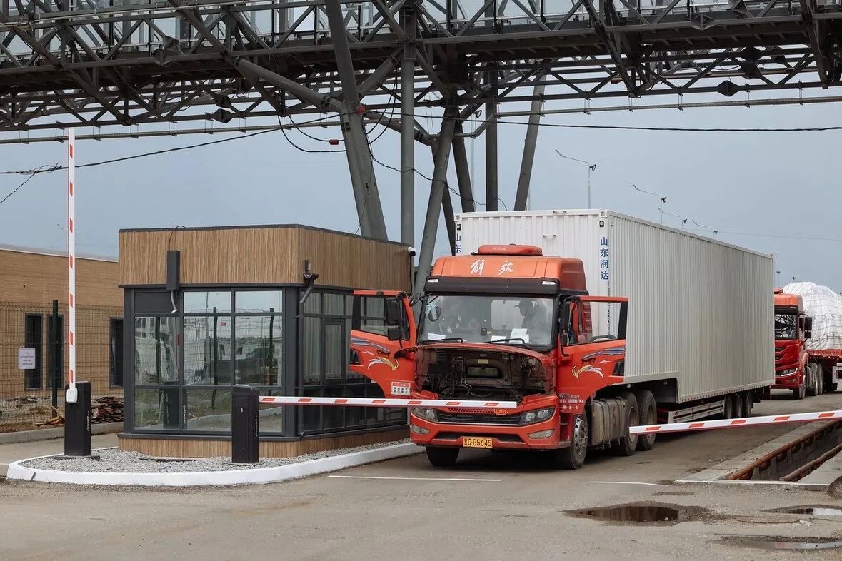 Василий Орлов: Мостовой переход Кани-Курган в лидерах среди автомобильных пунктов пропуска на российско-китайской границе Василий Орлов: Мостовой переход Кани-Курган в лидерах среди автомобильных пунктов пропуска на российско-китайской границе