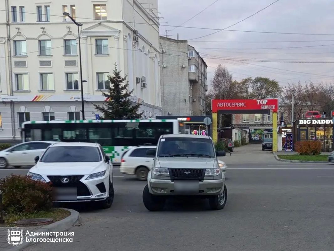 Благовещенских авто хамов продолжают наказывать за неправильную парковку Благовещенских авто хамов продолжают наказывать за неправильную парковку