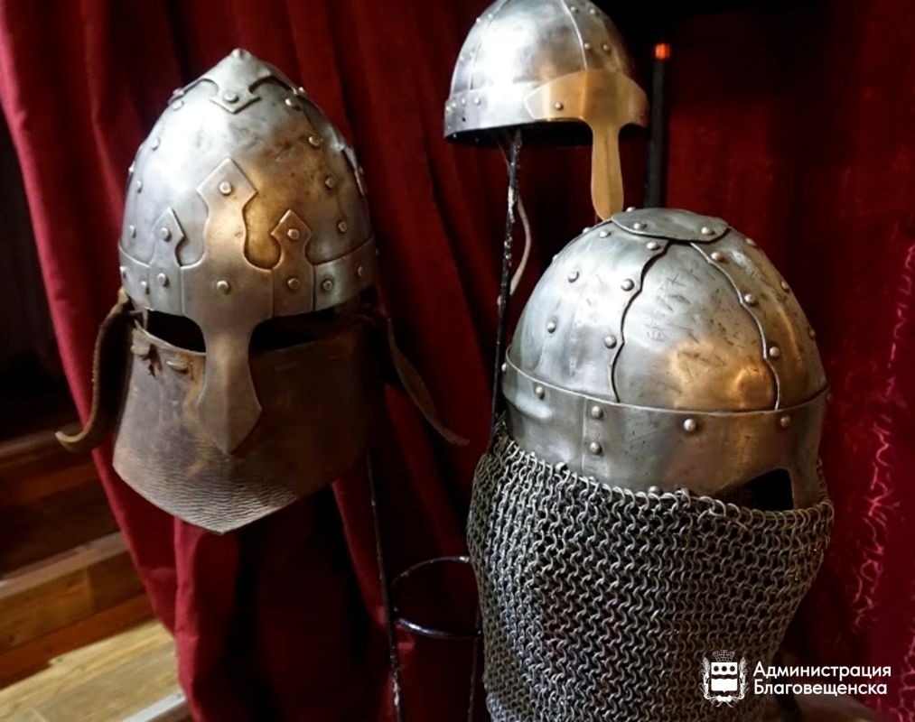 Путешествие в прошлое: в Благовещенске молодежь примерила на себя исторические доспехи Путешествие в прошлое: в Благовещенске молодежь примерила на себя исторические доспехи