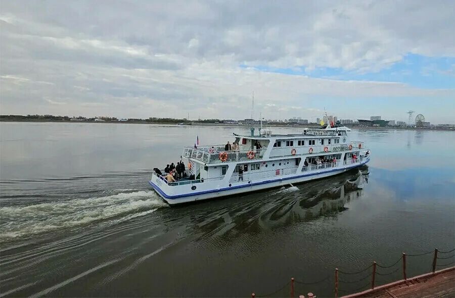 Движение теплоходов между Благовещенском и китайским Хэйхэ вновь приостановили из-за сильного ветра
