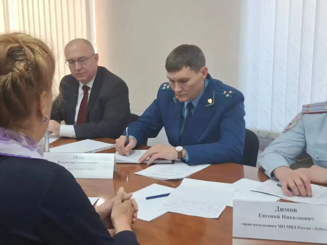 «Вопросы и решения». В Зейском муниципальном округе состоялся прием граждан «Вопросы и решения». В Зейском муниципальном округе состоялся прием граждан