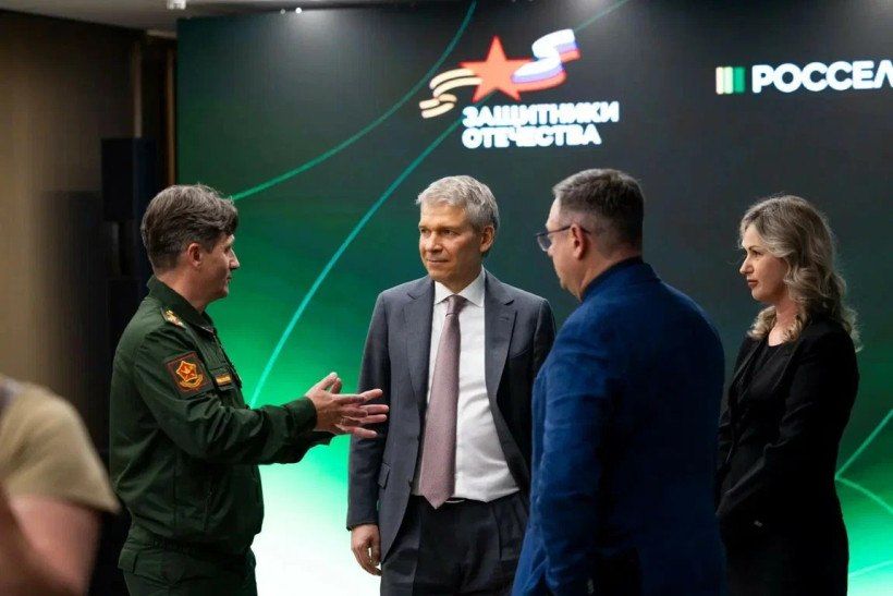 Амурский ветеран СВО начнет учебу в «Школу фермера», чтобы создать крупное фермерское хозяйство со своей женой Амурский ветеран СВО начнет учебу в «Школу фермера», чтобы создать крупное фермерское хозяйство со своей женой