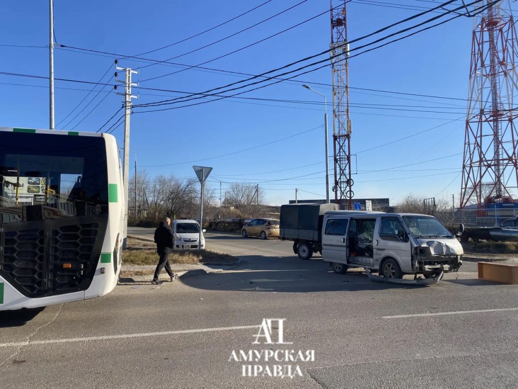 В Чигирях утром произошла авария с пассажирским автобусом N106 В Чигирях утром произошла авария с пассажирским автобусом N106