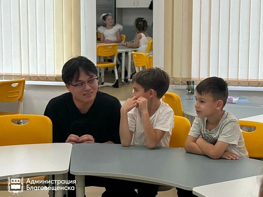 В Благовещенске ученики начальных классов в группах продлённого дня начали бесплатно учить китайский язык, преподают который носители языка В Благовещенске ученики начальных классов в группах продлённого дня начали бесплатно учить китайский язык, преподают который носители языка
