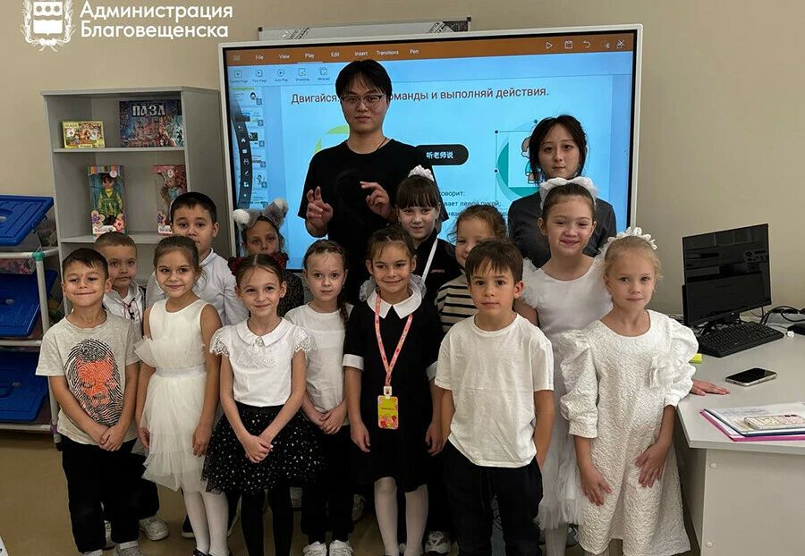 В Благовещенске ученики начальных классов в группах продлённого дня начали бесплатно учить китайский язык, преподают который носители языка В Благовещенске ученики начальных классов в группах продлённого дня начали бесплатно учить китайский язык, преподают который носители языка