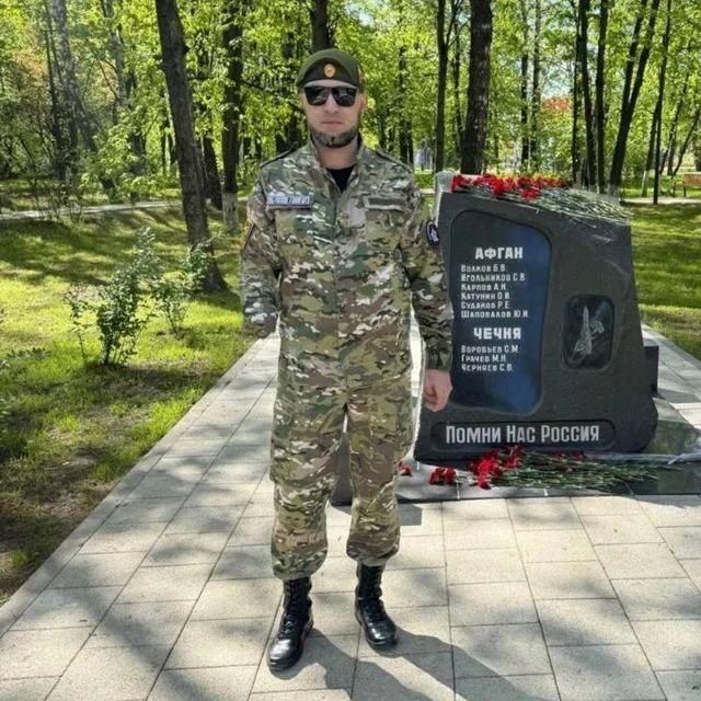 Вернувшийся домой с СВО житель Зеи занялся созданием мебели из дуба и эпоксидной смолы Вернувшийся домой с СВО житель Зеи занялся созданием мебели из дуба и эпоксидной смолы
