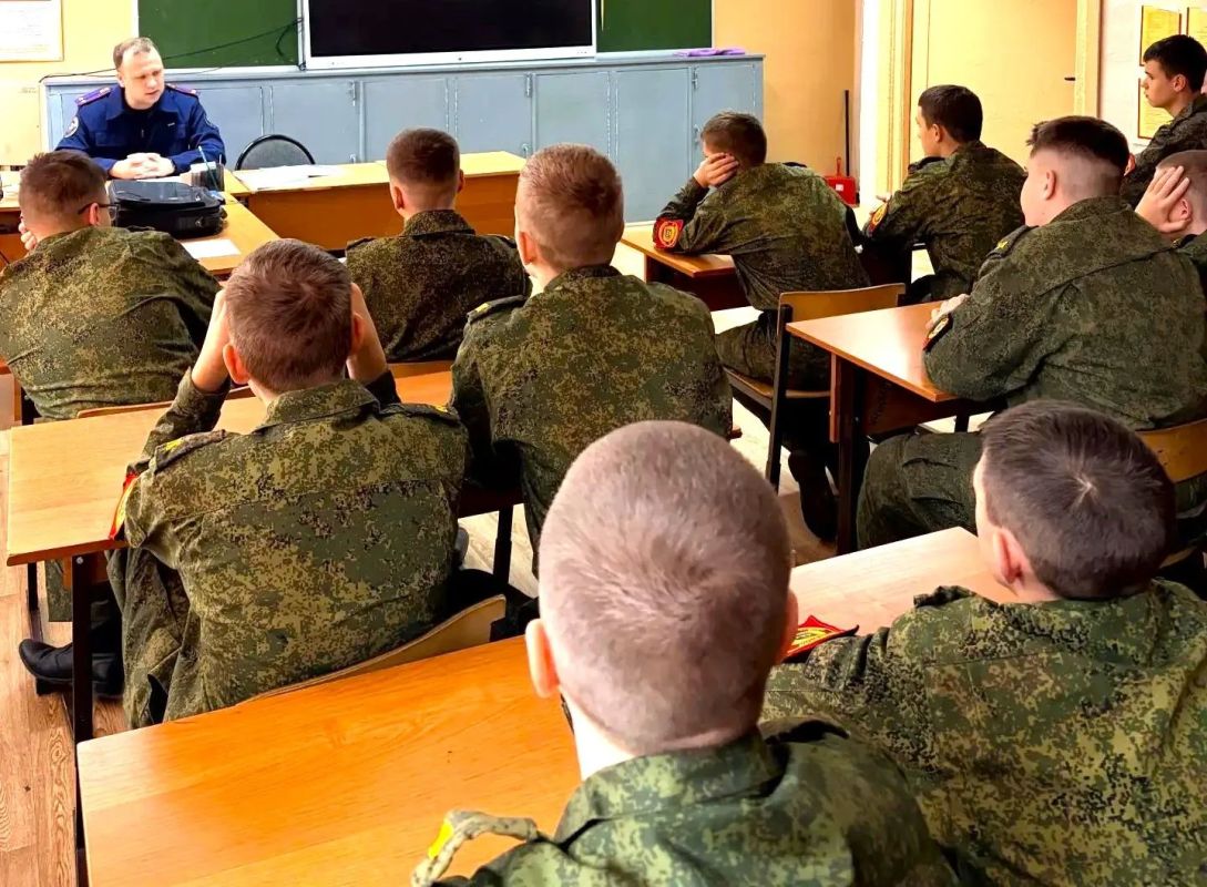 Учащиеся профильного кадетского класса СК России познакомились с правовыми основами деятельности правоохранительных органов Учащиеся профильного кадетского класса СК России познакомились с правовыми основами деятельности правоохранительных органов