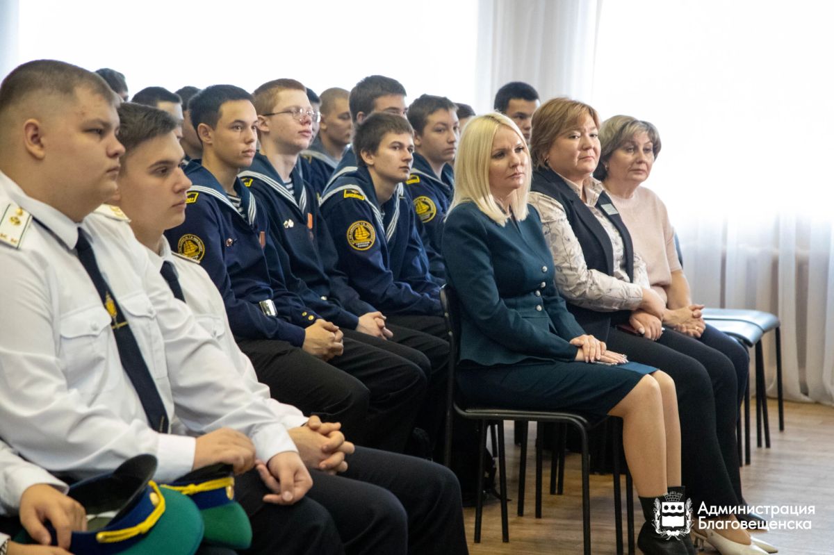 Урок мужества от героя спецоперации: в гимназии № 25 побывал необычный педагог Урок мужества от героя спецоперации: в гимназии № 25 побывал необычный педагог