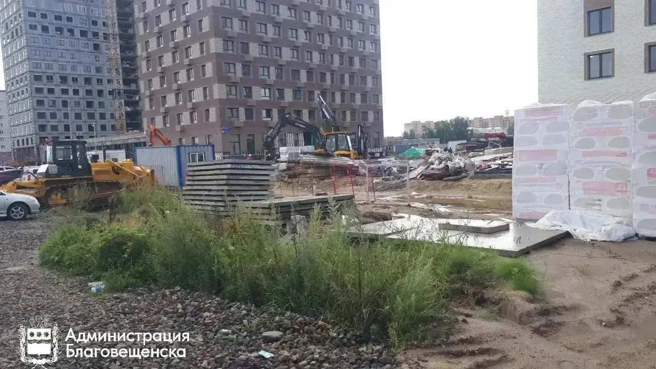 Застройщики «Стройэнергоремонт» и «ПИК» заплатят крупные штрафы за нарушения Правил благоустройства в Благовещенске