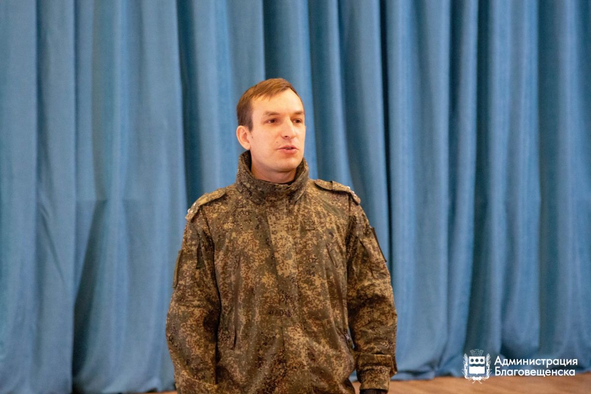 Урок мужества от героя спецоперации: в гимназии № 25 побывал необычный педагог Урок мужества от героя спецоперации: в гимназии № 25 побывал необычный педагог