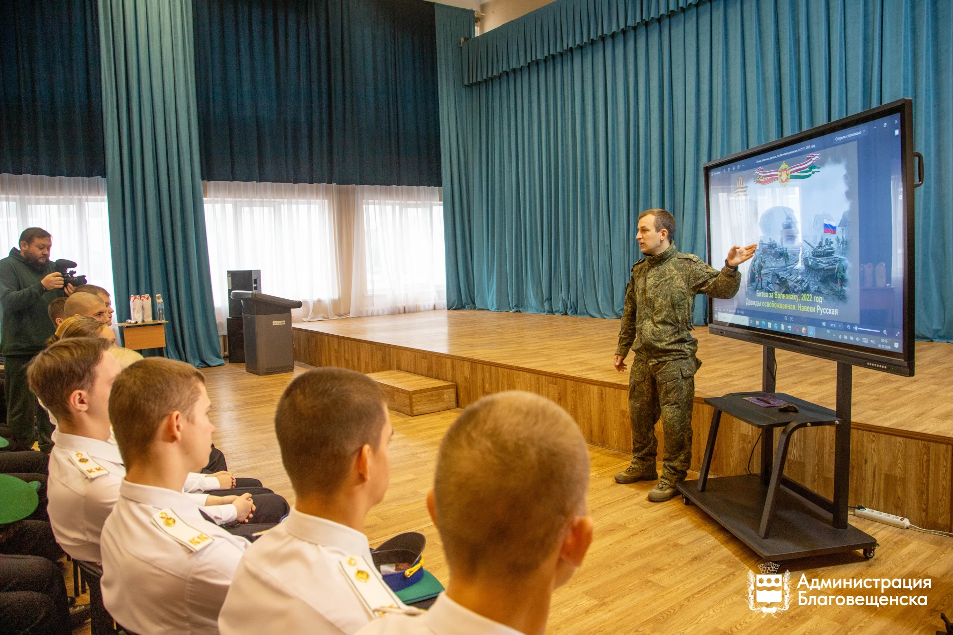 Урок мужества от героя спецоперации: в гимназии № 25 побывал необычный педагог