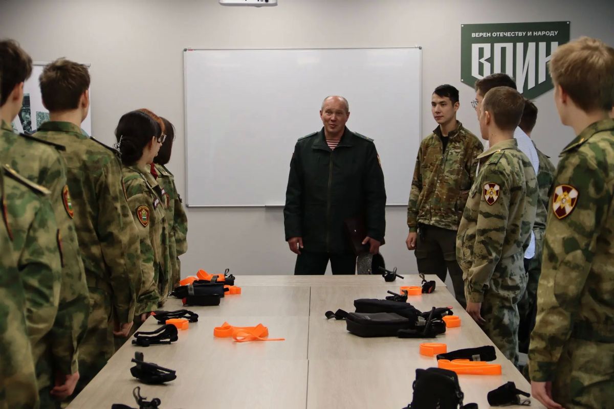 Заместитель командующего Восточным округом Росгвардии посетил центр патриотического воспитания молодёжи в Благовещенске Заместитель командующего Восточным округом Росгвардии посетил центр патриотического воспитания молодёжи в Благовещенске