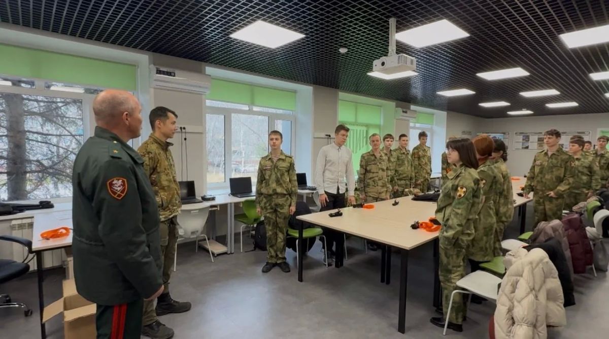 Заместитель командующего Восточным округом Росгвардии посетил центр патриотического воспитания молодёжи в Благовещенске Заместитель командующего Восточным округом Росгвардии посетил центр патриотического воспитания молодёжи в Благовещенске