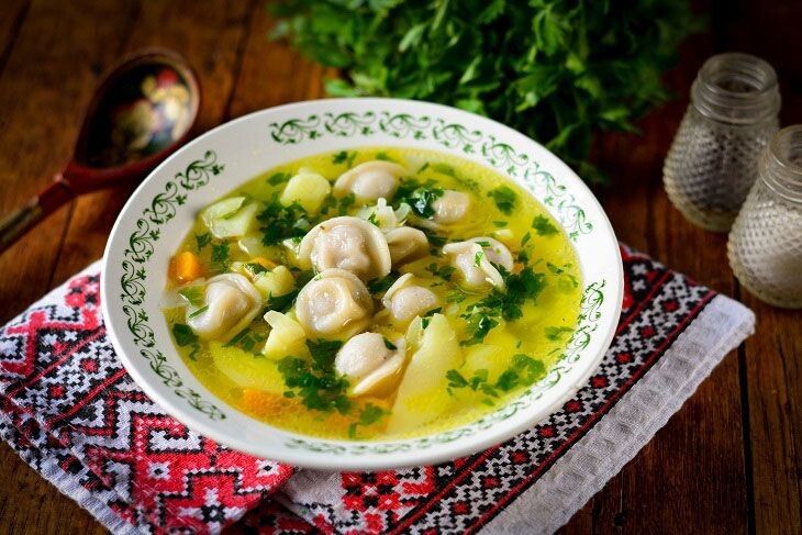 Суп-пельмени — сытное и комфортное блюдо для зимних вечеров