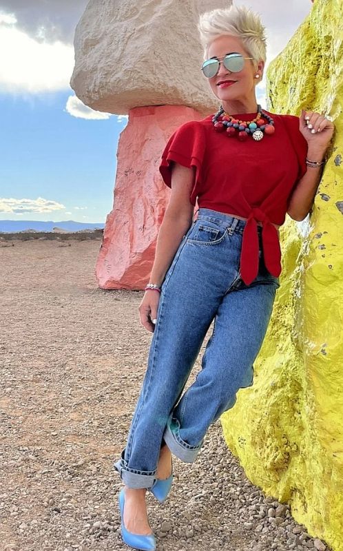 Джинсы для женщин 50+: как выбрать идеальную пару и выглядеть стильно