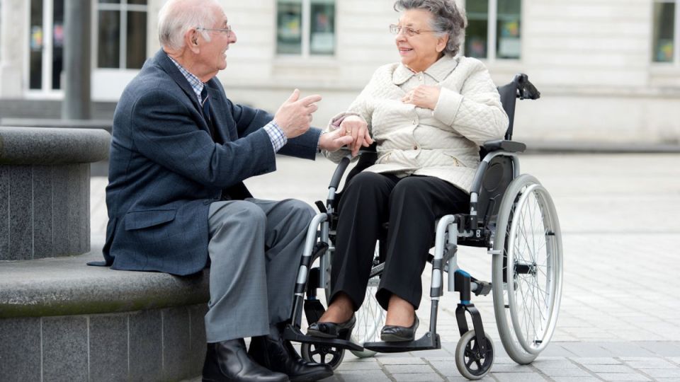 Как пенсионеры могут увеличить доход на 3000 рублей: секретная доплата для нетрудоспособных супругов