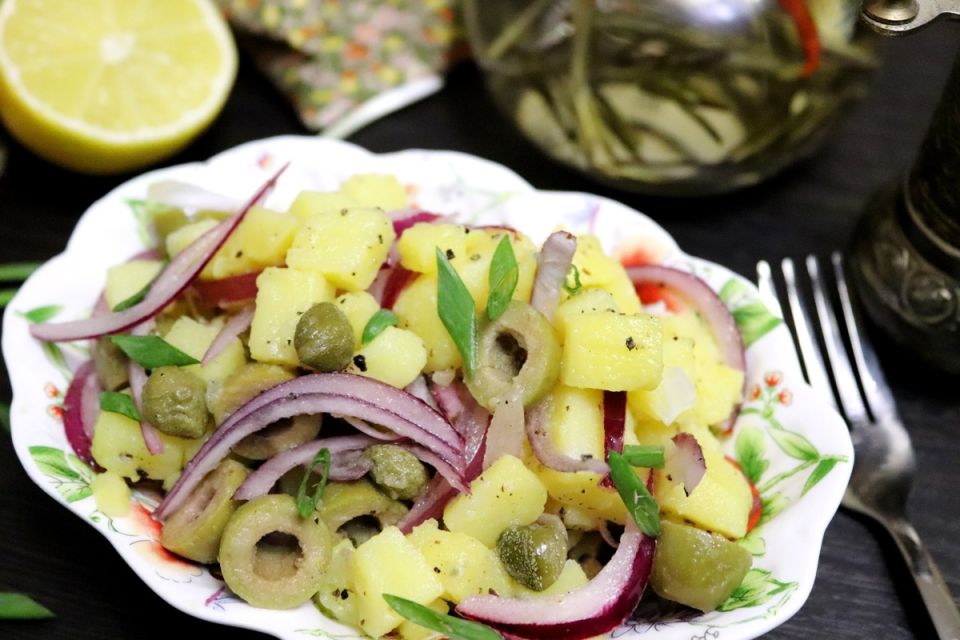 Критский картофельный салат: легкий и сытный вкус Средиземноморья