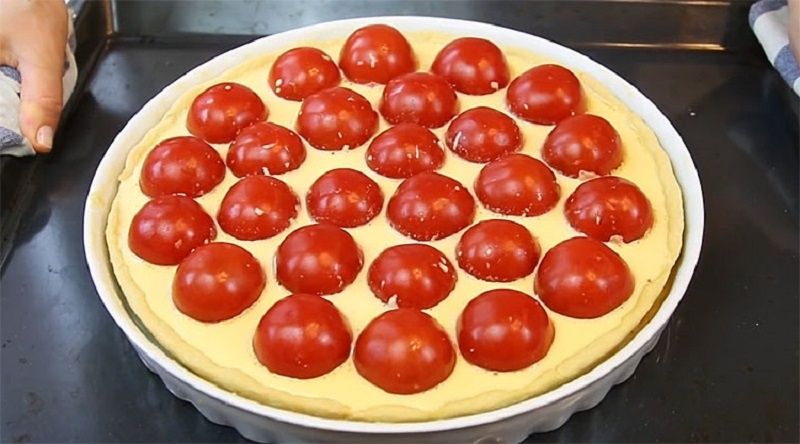 Пирог с черри и фаршем: как удивить домашних летней классикой