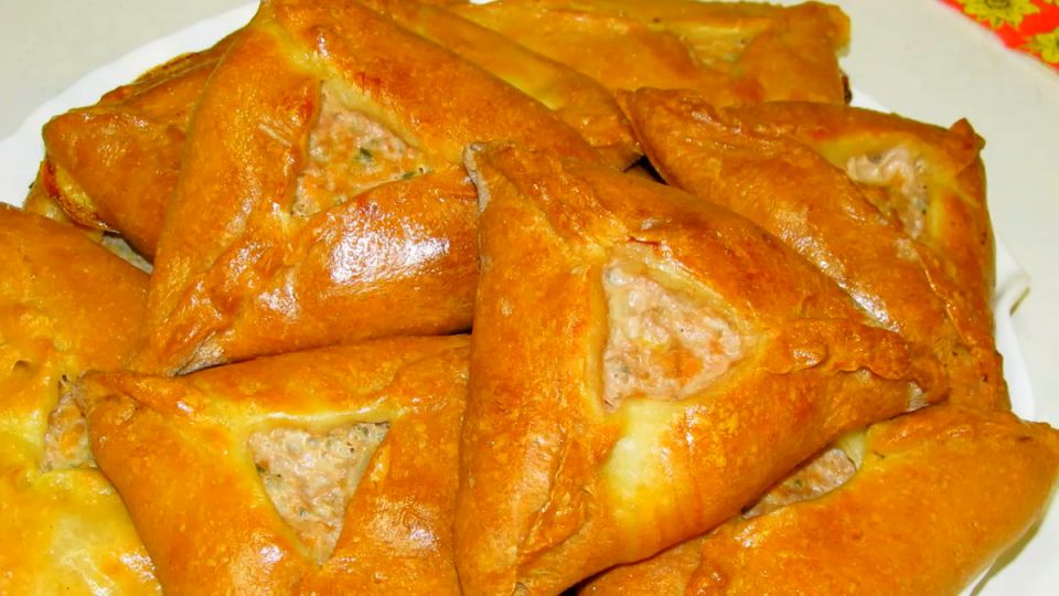 Тыквенные треугольники: сочная выпечка, которая украсит ваш стол