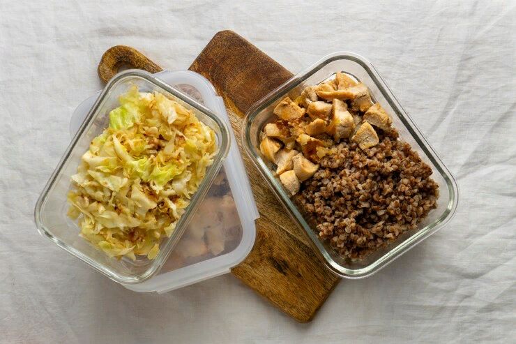 Собираем обед: стоит ли брать еду из дома или довериться столовой?